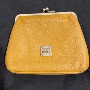 Like New Dooney & Bourke Pebble Leather Kisslock Coin Purse